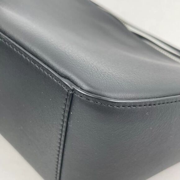 Loewe Women Pre-Loved Bag Very Good Condition - Picture 4 of 9